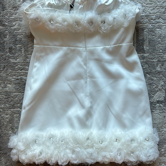 Strapless satin flower appliqué dress - Picture 8 of 10